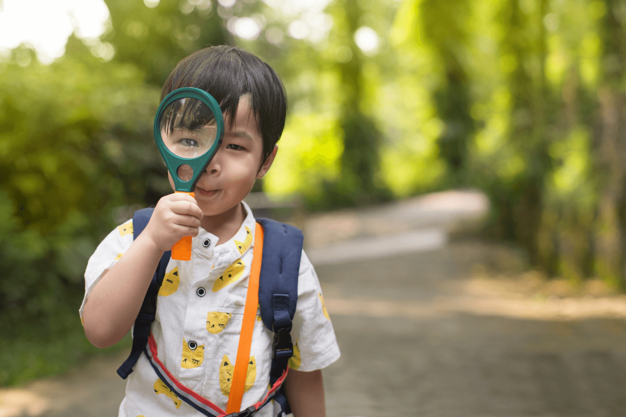 Làm gì khi dị vật rơi vào mắt con